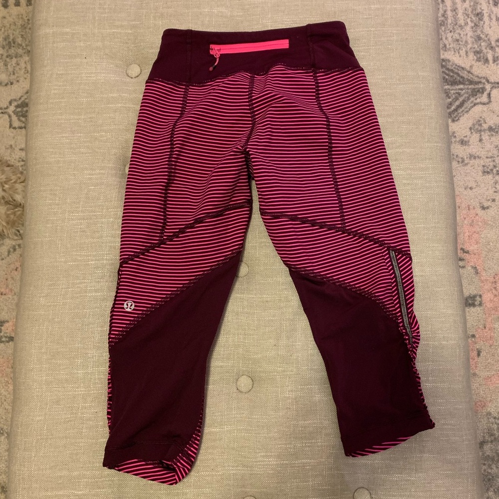 Lululemon sz. 4 rouched crop pants pink / burgundy